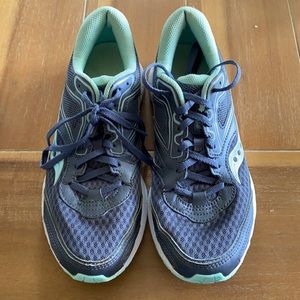 Saucony size 8 running shoe